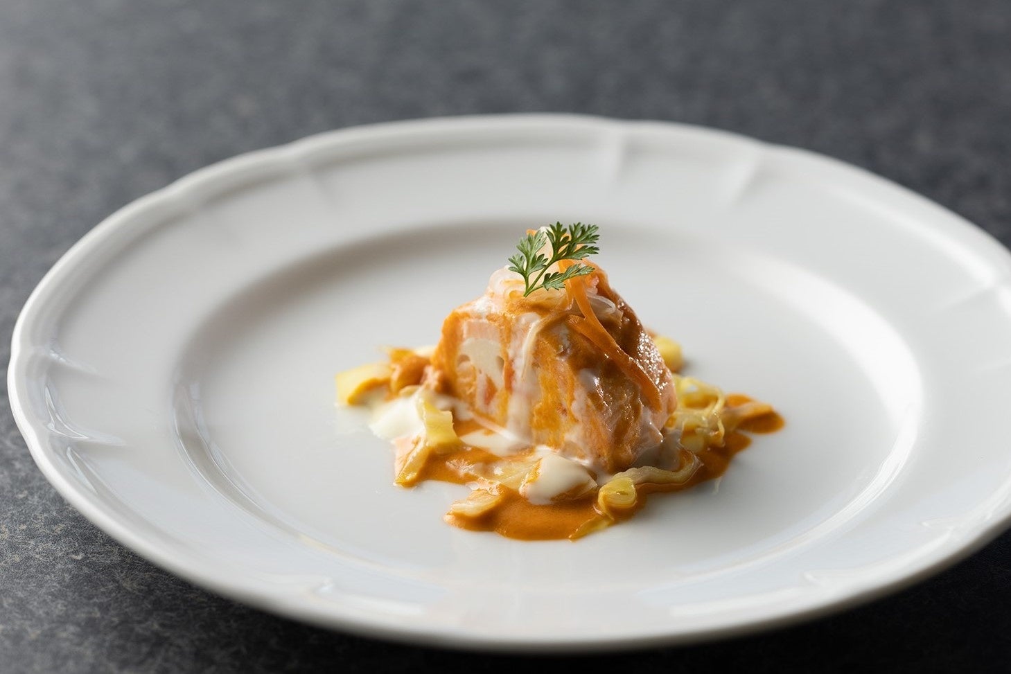 サーモンの白身魚のムース包み アメリケーヌソース（ディナー限定）