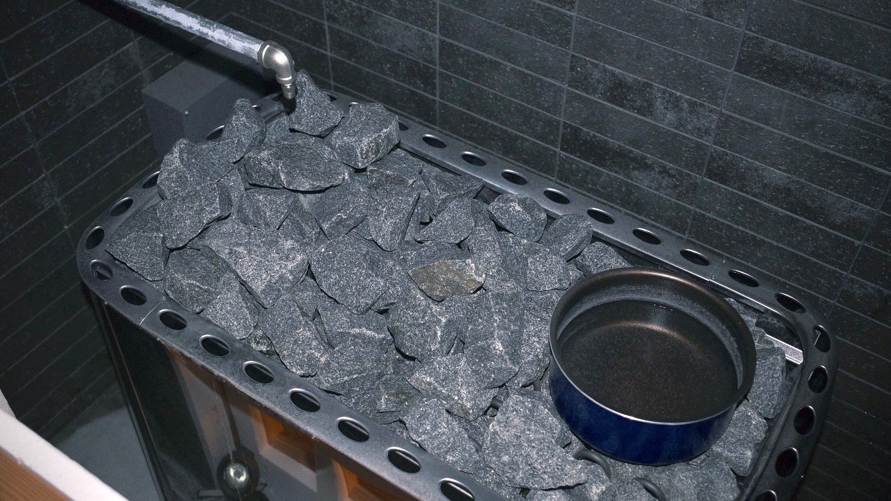 サウナストーブの写真です。