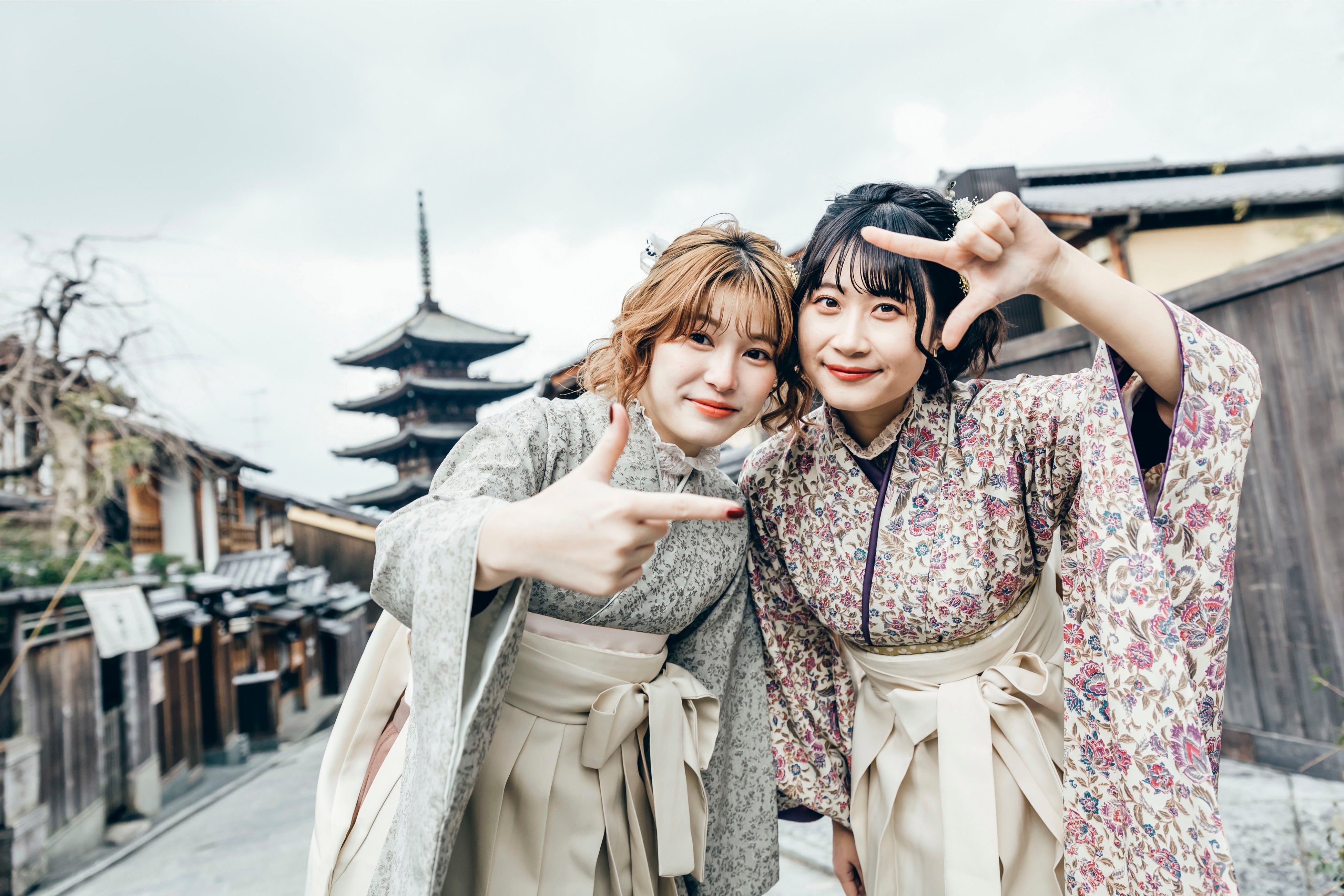 袴でスタジオ撮影 おでかけプランを開始 3月31日まで開催中 袴レンタルお出かけ が静かな人気 株式会社キャラットのプレスリリース