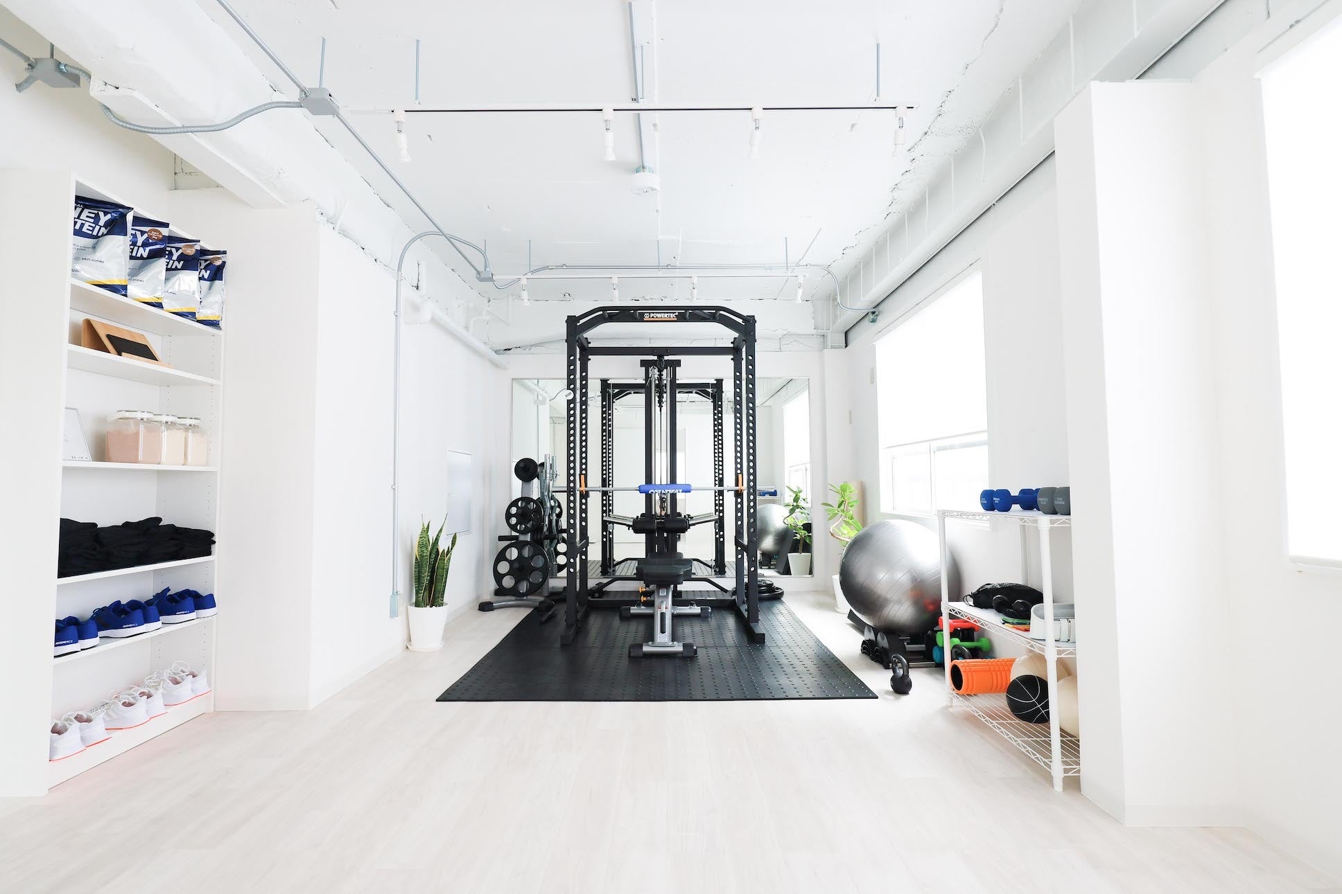 パーソナルジムかたぎり塾王子店の店内風景