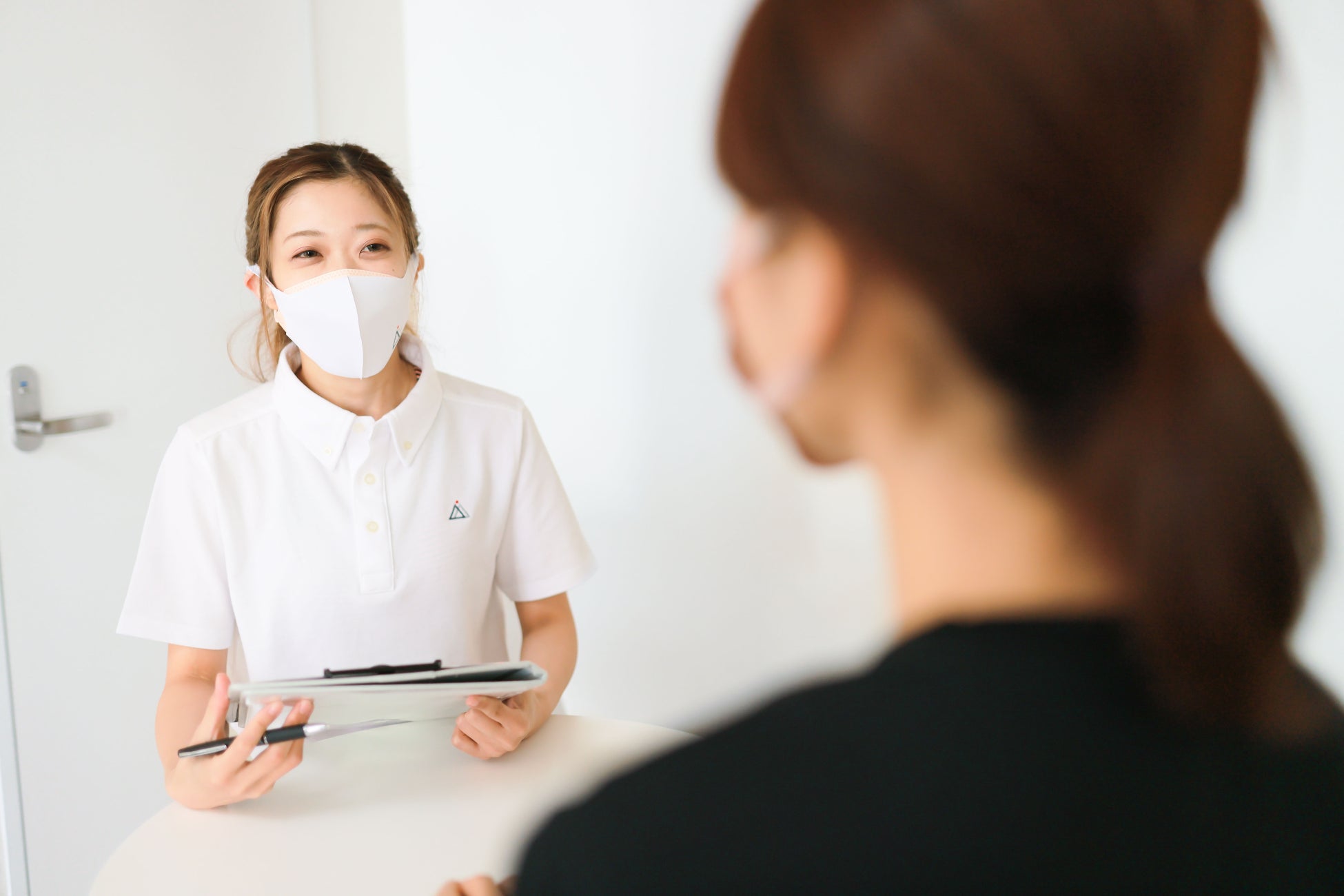 コロナ流行下では消毒や換気のほか、マスクの着用も