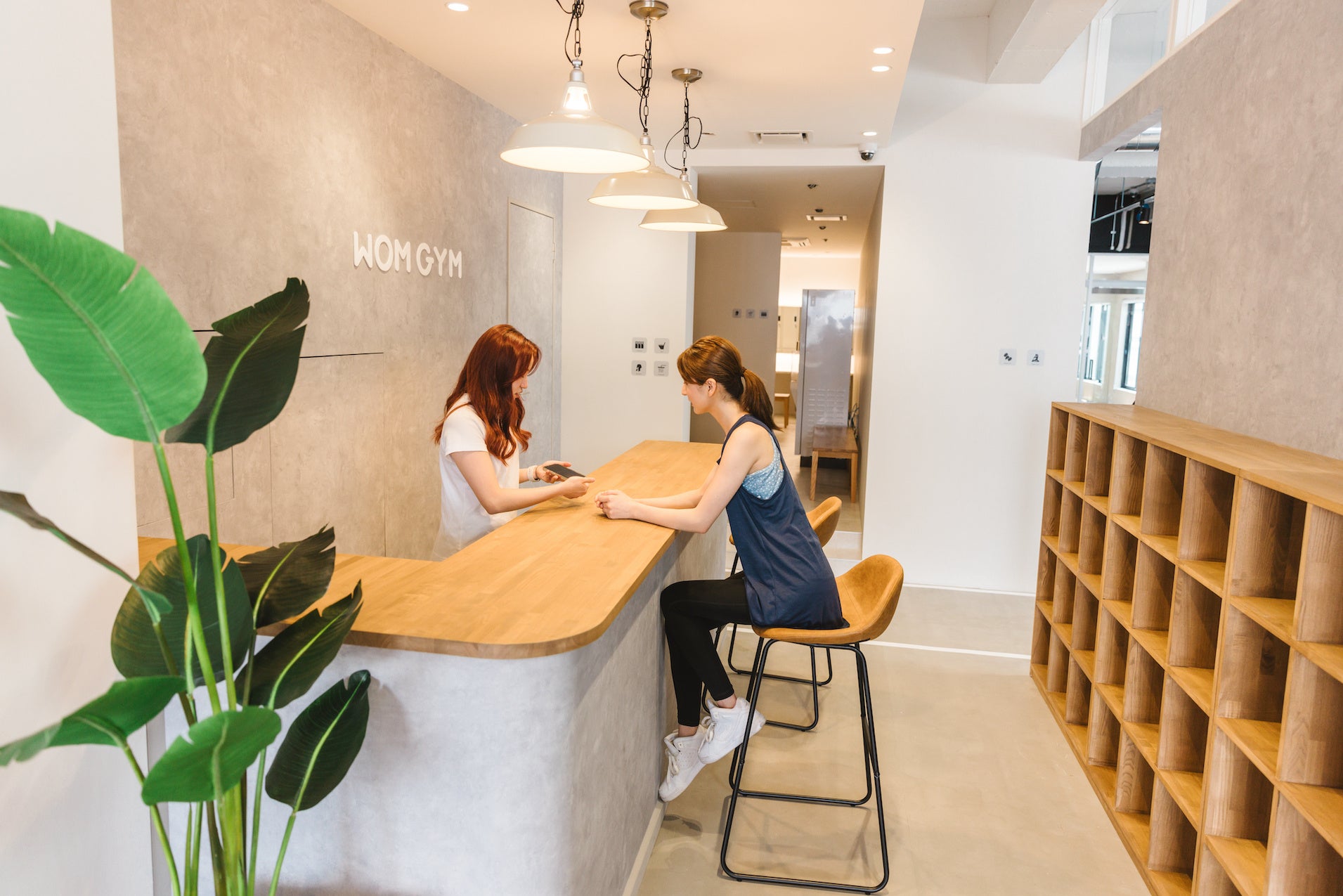 （例）WOMGYM学芸大学店受付カウンター