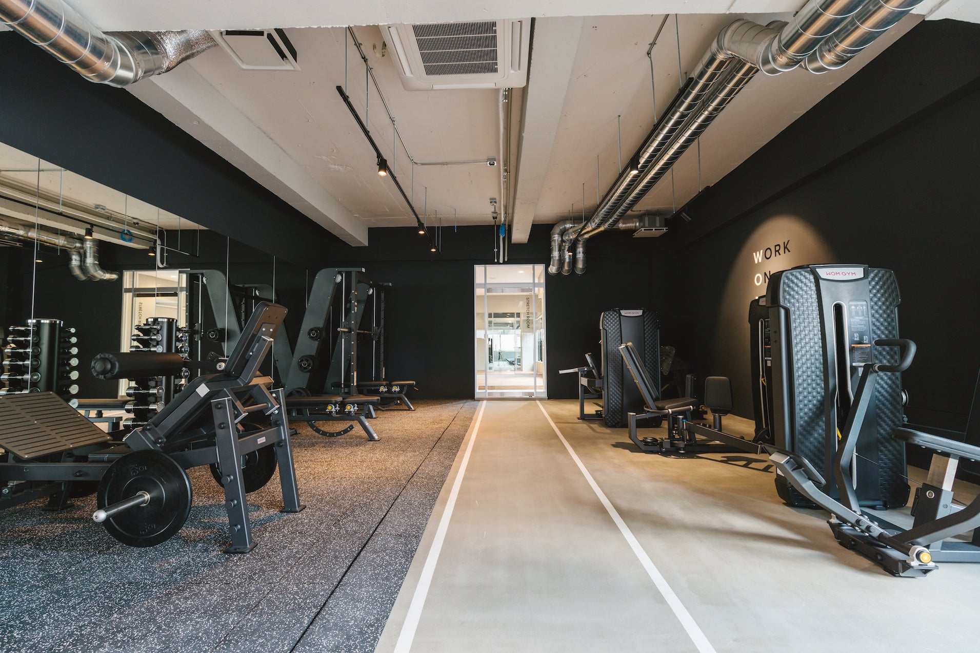 （例）WOMGYM学芸大学店トレーニングエリア