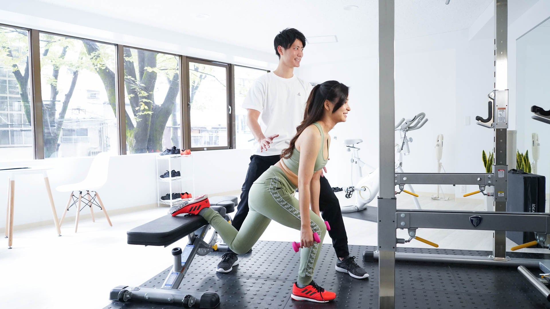 コロナ流行下では消毒や換気のほか、マスクの着用も