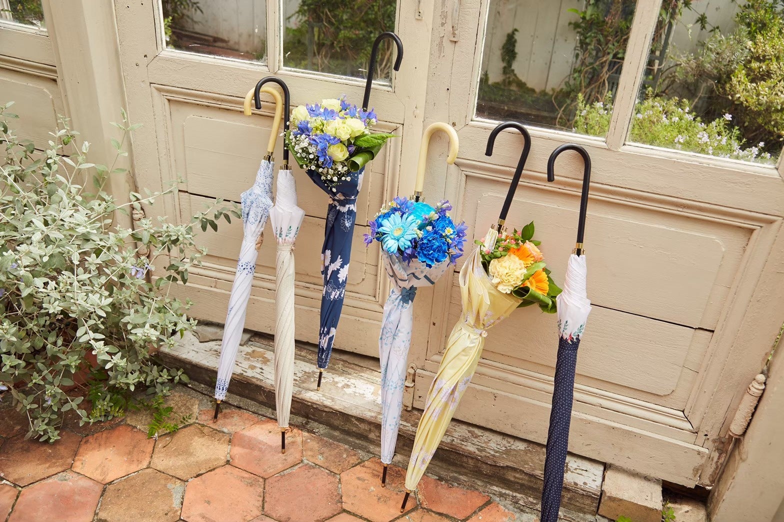 季節のお花を使ったアンブレラブーケ