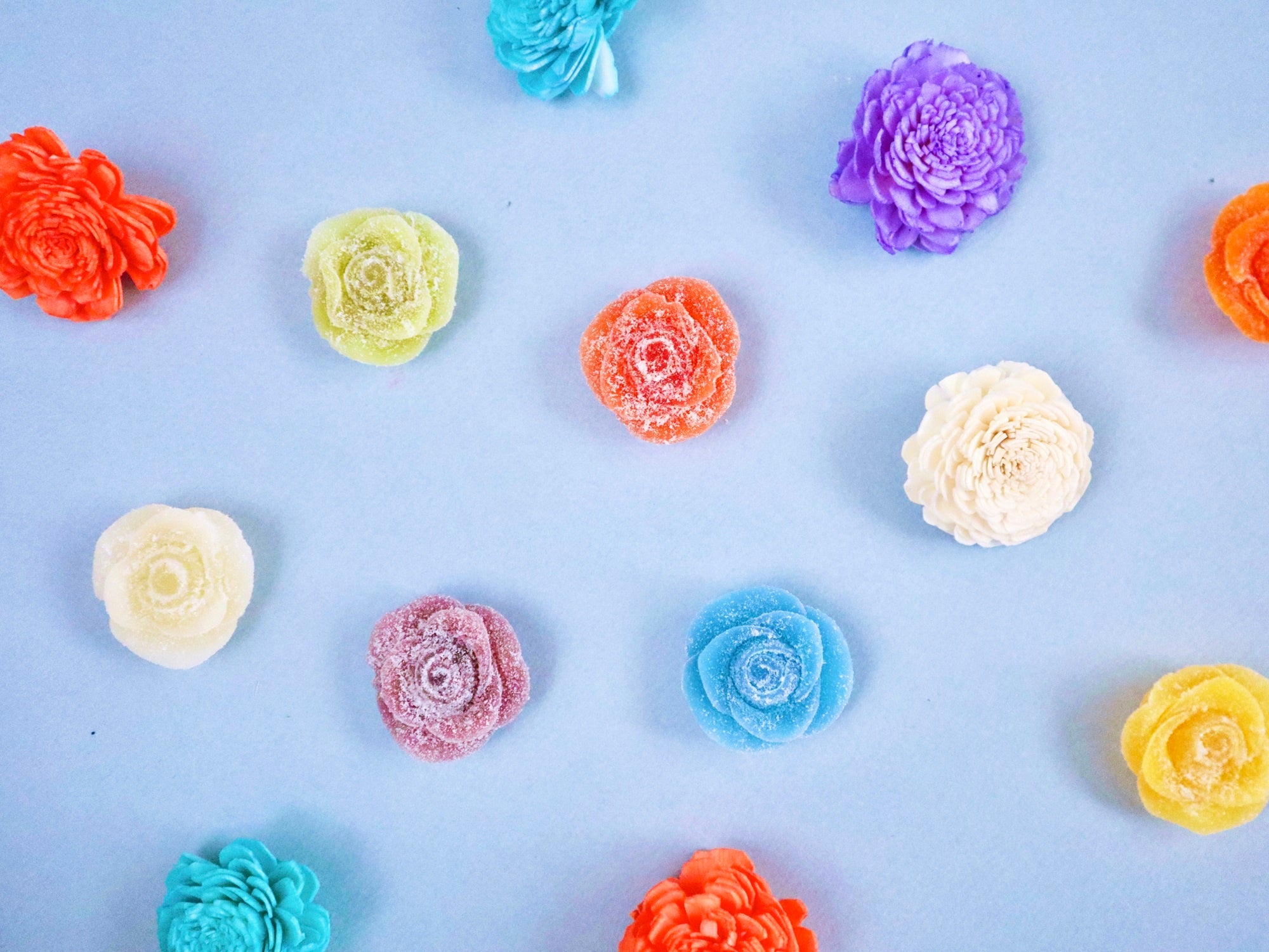 カラフルなバラの形をしたグミ