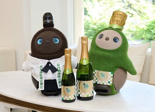 ▲応援に駆けつけてくれたKoji(左)、Aqua(右)。MIZUBASHO Artist Seriesの環境活動にも参加します。