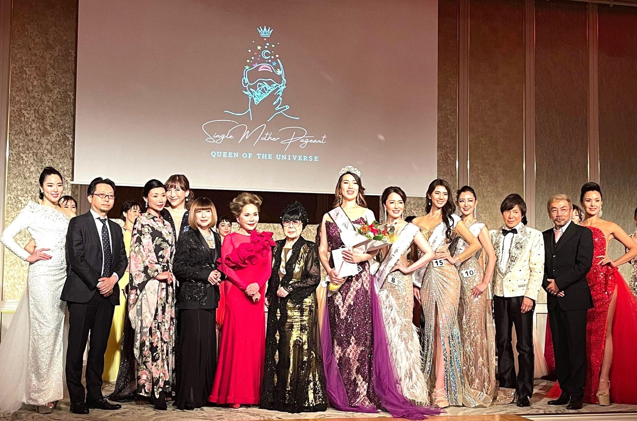 ▲コンテスト上位入賞者(1-4位）と審査員