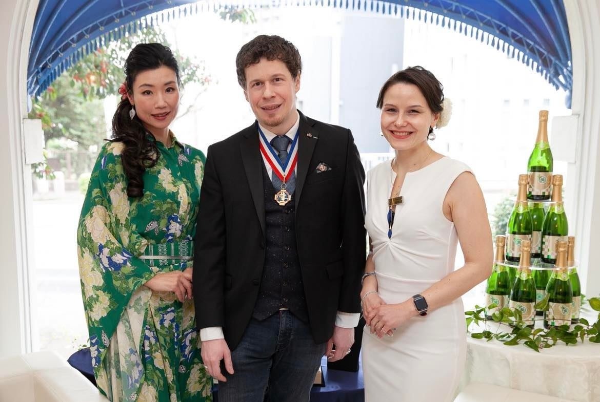 ▲左から　永井酒造株式会社取締役　永井松美、M.O.F アドリアン・コラン氏、CARTE BRACHE株式会社 代表取締役 共同CEO ボダン・アレキサンドラ氏