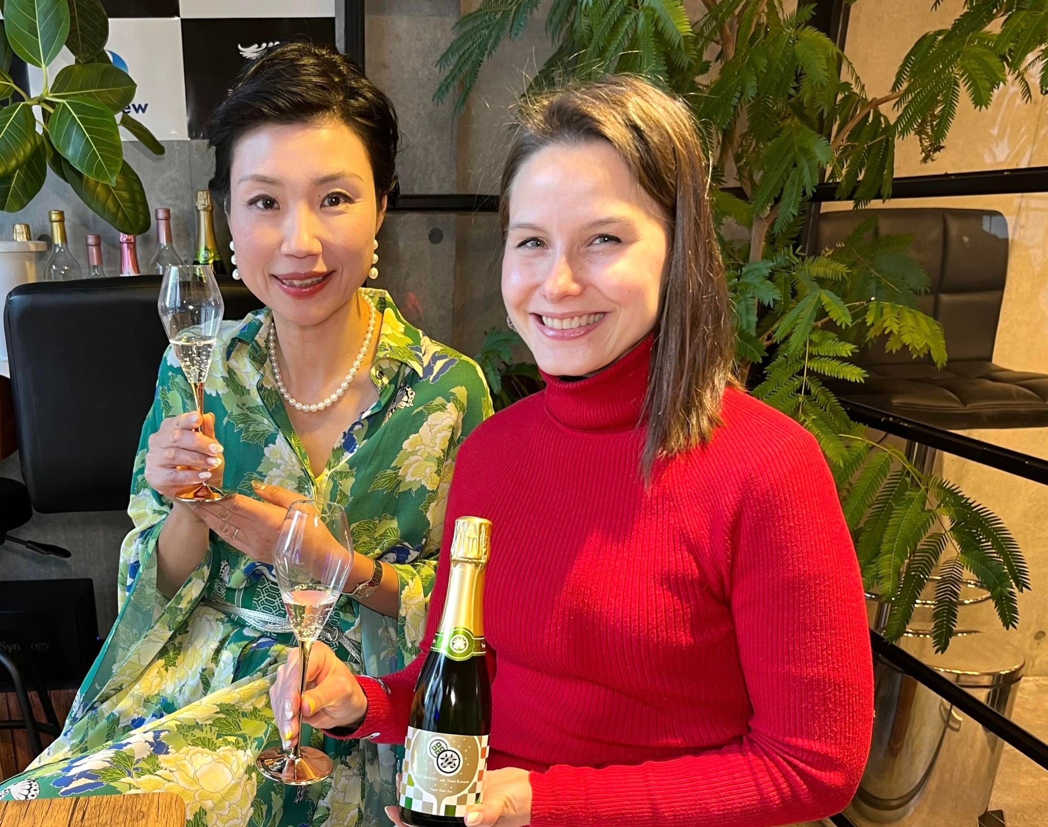 ▲左から 永井酒造株式会社取締役 永井松美、CARTE BRACHE株式会社 代表取締役 共同CEO ボダン・アレキサンドラ氏