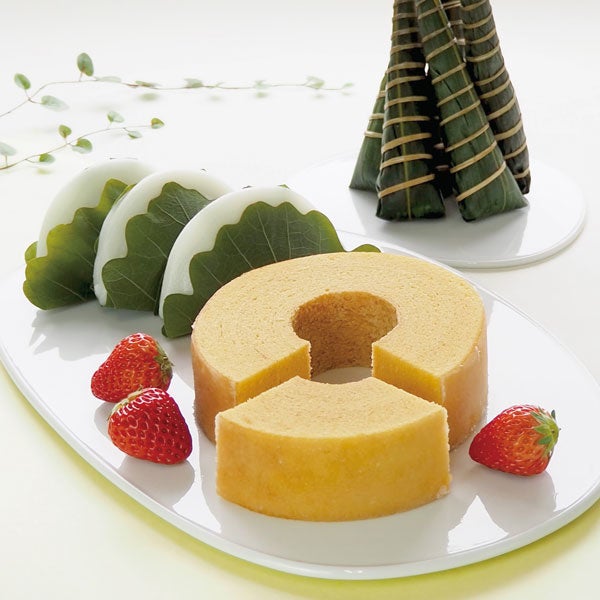 かしわ餅とバウムクーヘンのセット（※ちまきと苺は付きません）