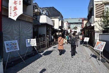 深川不動尊参道に設置の街なかアート