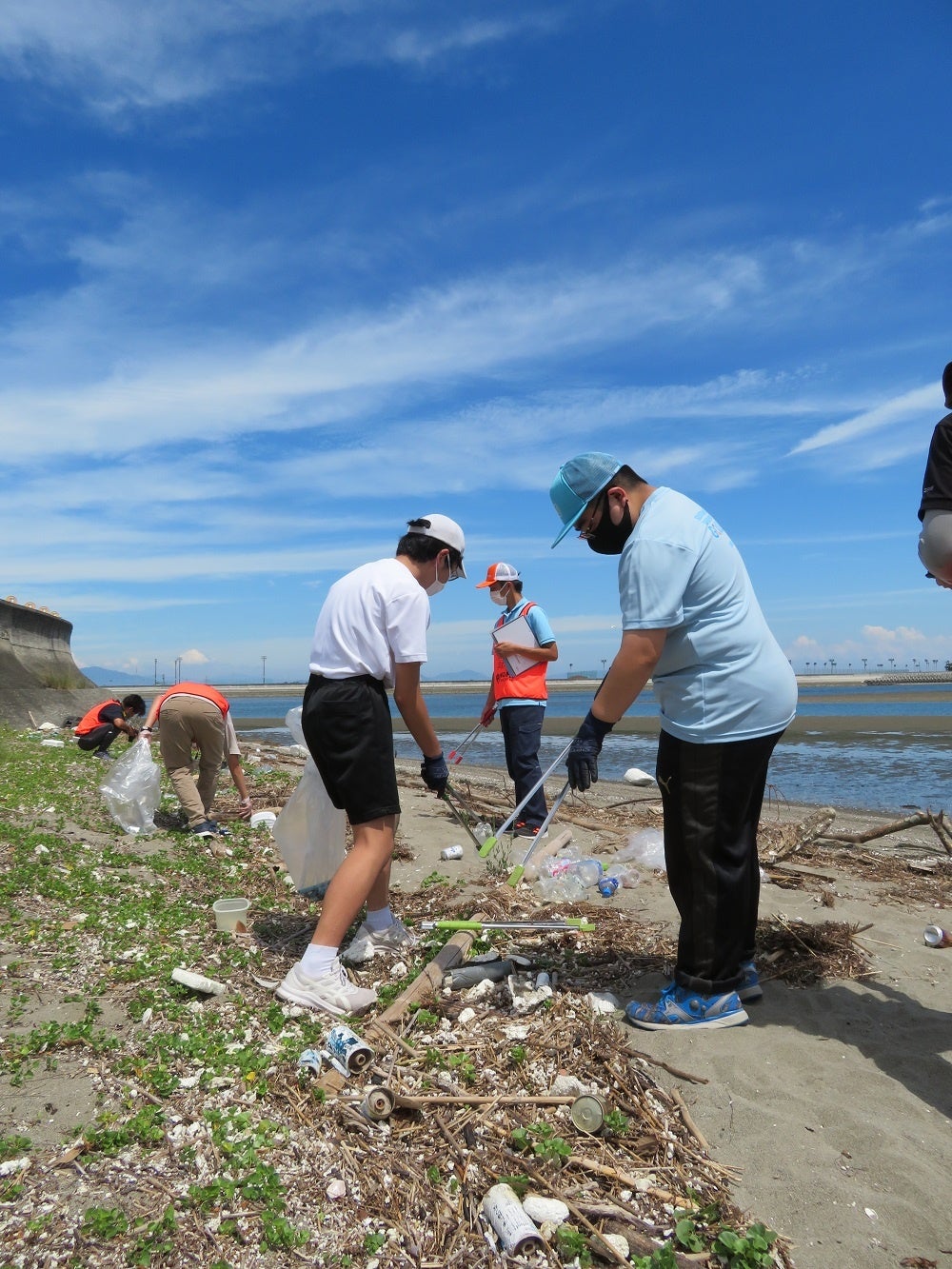 漂着ごみ調査の様子（R4.8.9）