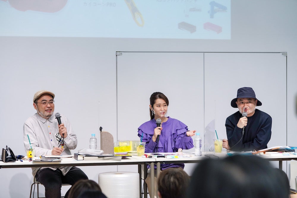 4月2日に銀座 伊東屋で開催したときの様子（トークセッションを行う選考委員の3人）