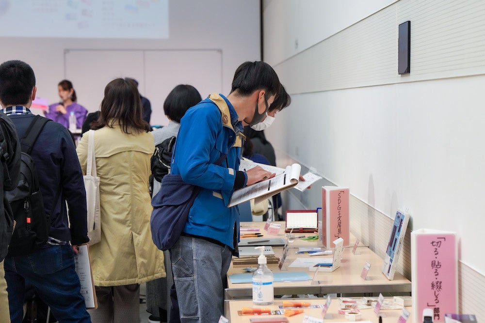 2022年4月2日に銀座 伊東屋で開催した、文房具総選挙2022の投票イベントの様子。