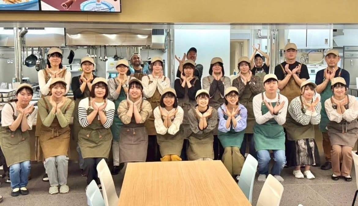 活き活きと働く学生たちによってキャンパスの活気が盛り上がっている