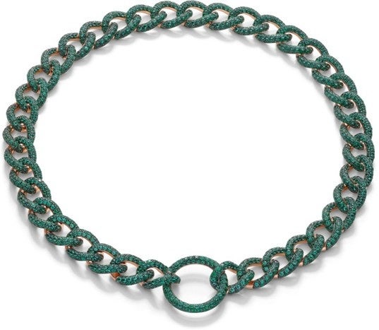 ローズゴールドにエメラルドがあしらわれた、ハロッズ「カテネ」カプセルコレクションよりネックレス