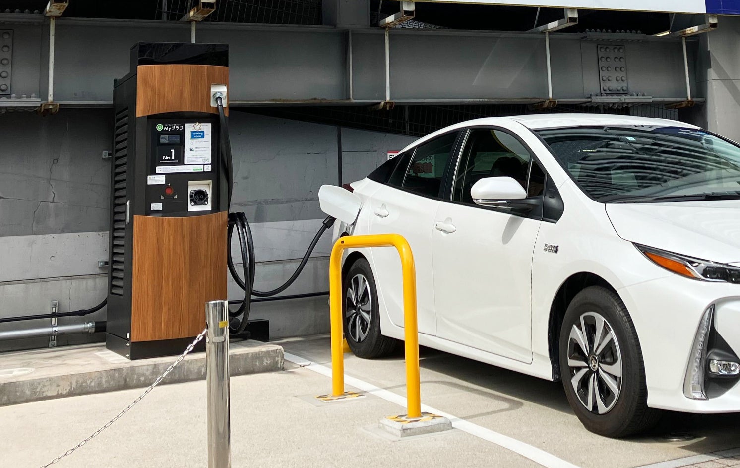 「LABI1 LIFE SELECT なんば」にて、7月4日からプラゴの充電サービスを開始します