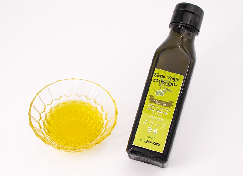 ▲オリーブオイルなど、市の特産品を使った商品がたくさん増えました。(写真は沖美ベジタのオリーブオイル)