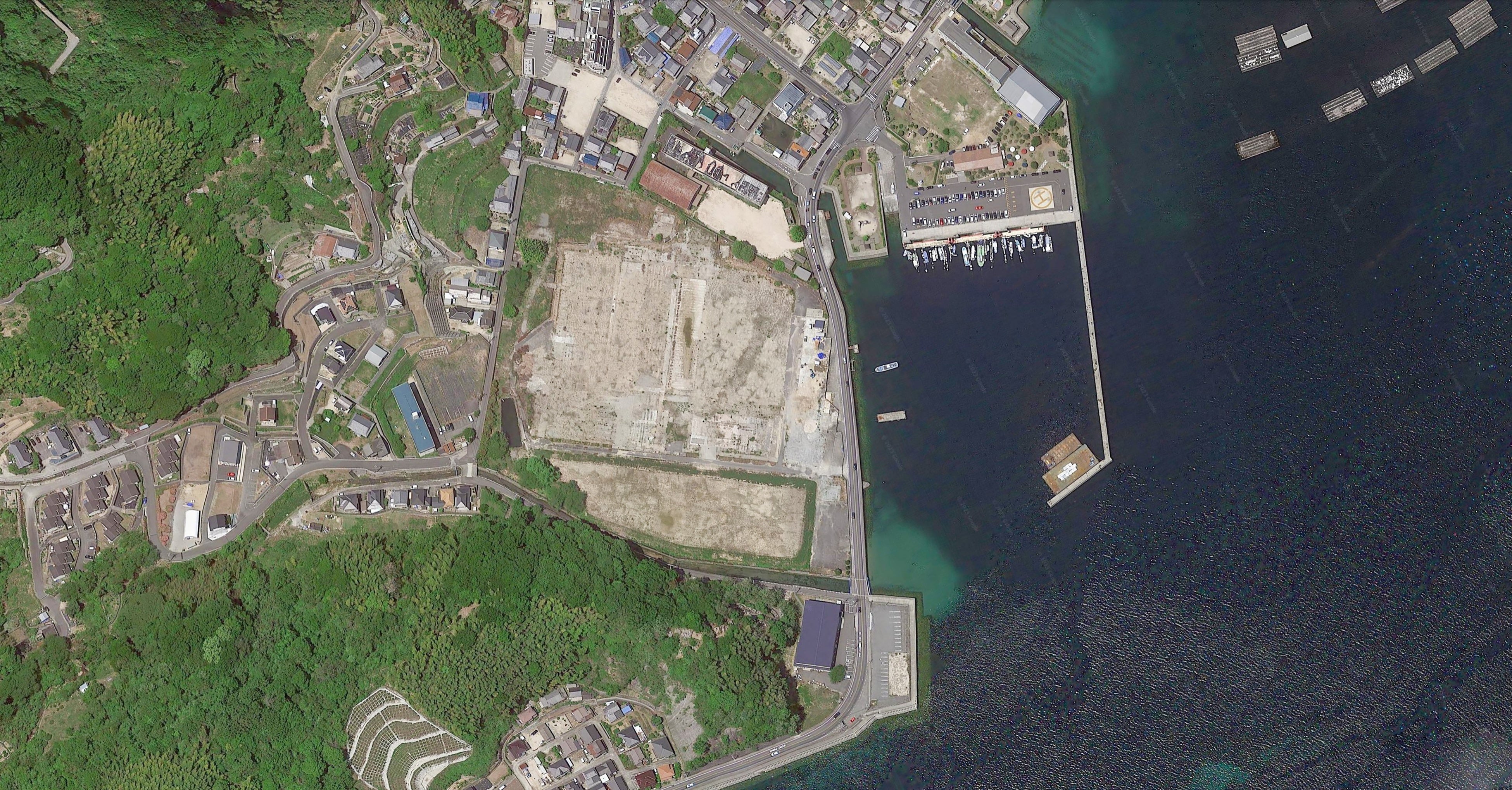 海と山、自然に囲まれている旧ユウホウ紡績工場跡地。