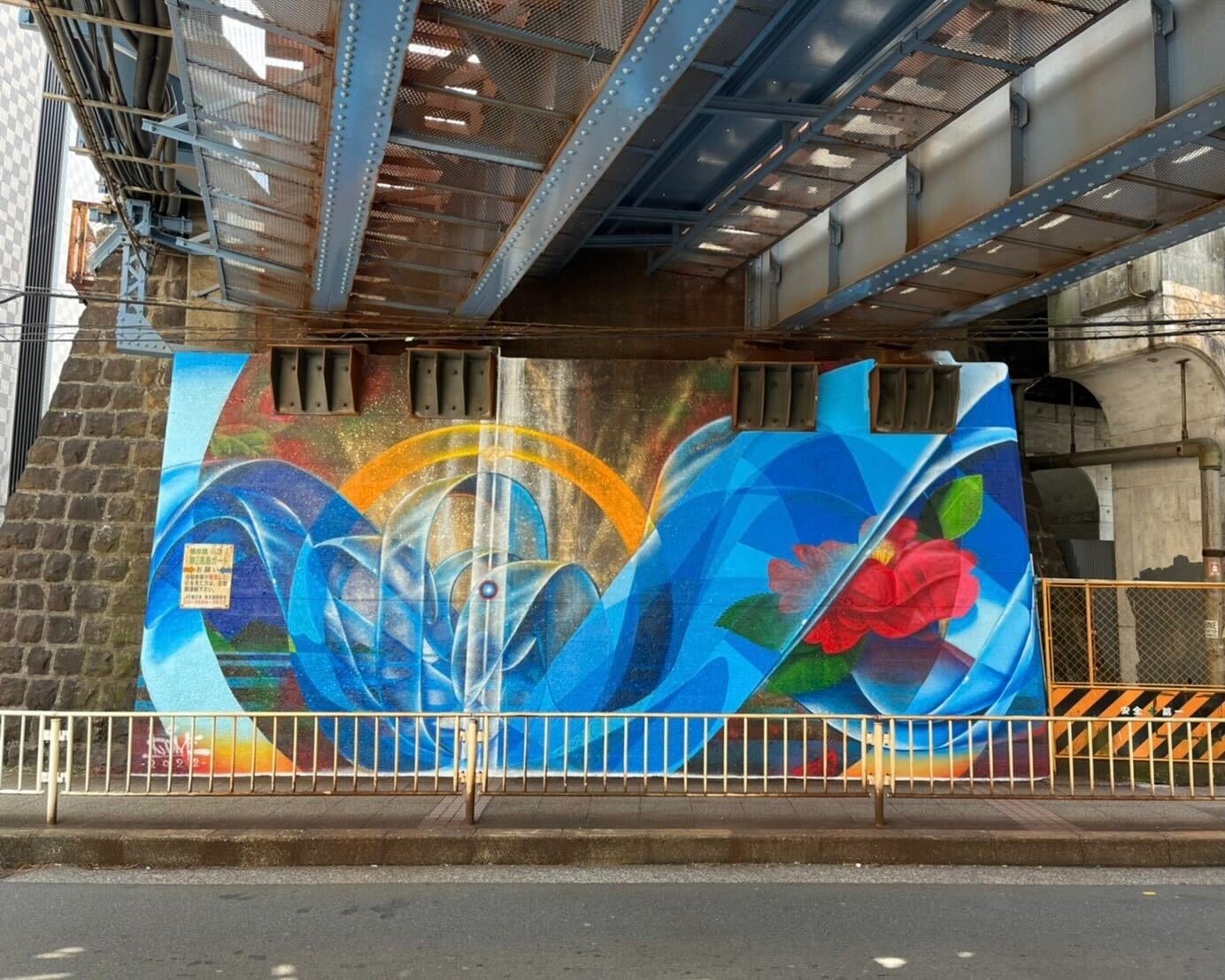 アーティスト：KOMESENNIN9(米仙人、コメセンニン) 場所：JR横浜駅(徒歩5分) 第二高島高架橋／神奈川県横浜市西区高島2丁目55−13