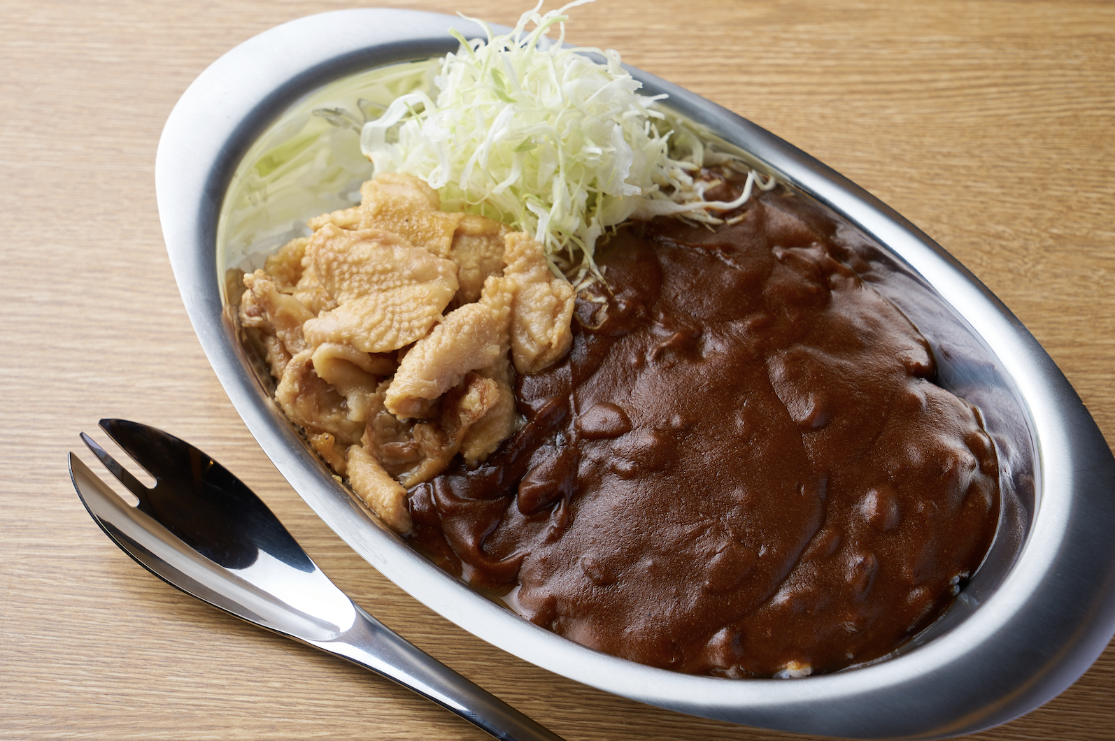 ■さぶろうべい名物 とりかわ×アルバカレー：¥880(税込)