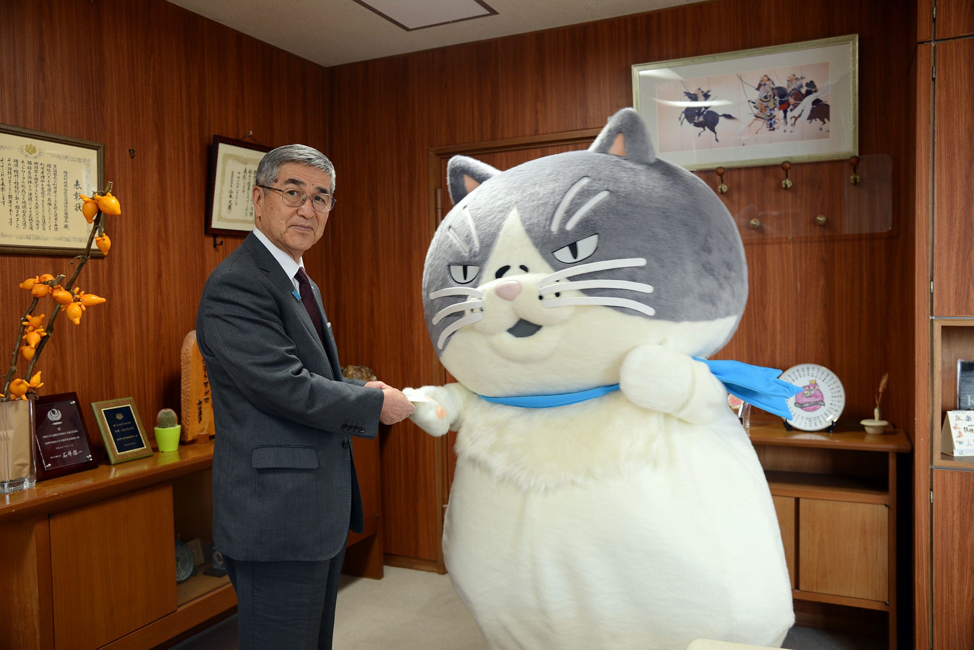 かなしきデブ猫ちゃん キャラバン 兵庫県福崎町からスタート 株式会社 神戸新聞社のプレスリリース かなしきデブ猫ちゃん キャラバン 兵庫県福崎町からスタート 株式会社 神戸新聞社のプレスリリース