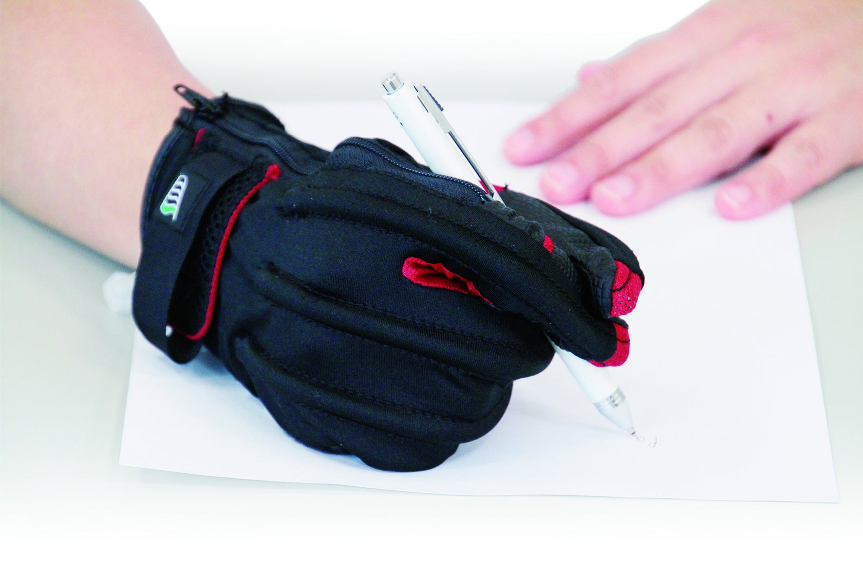 手指の屈曲・伸展を支援するグローブ