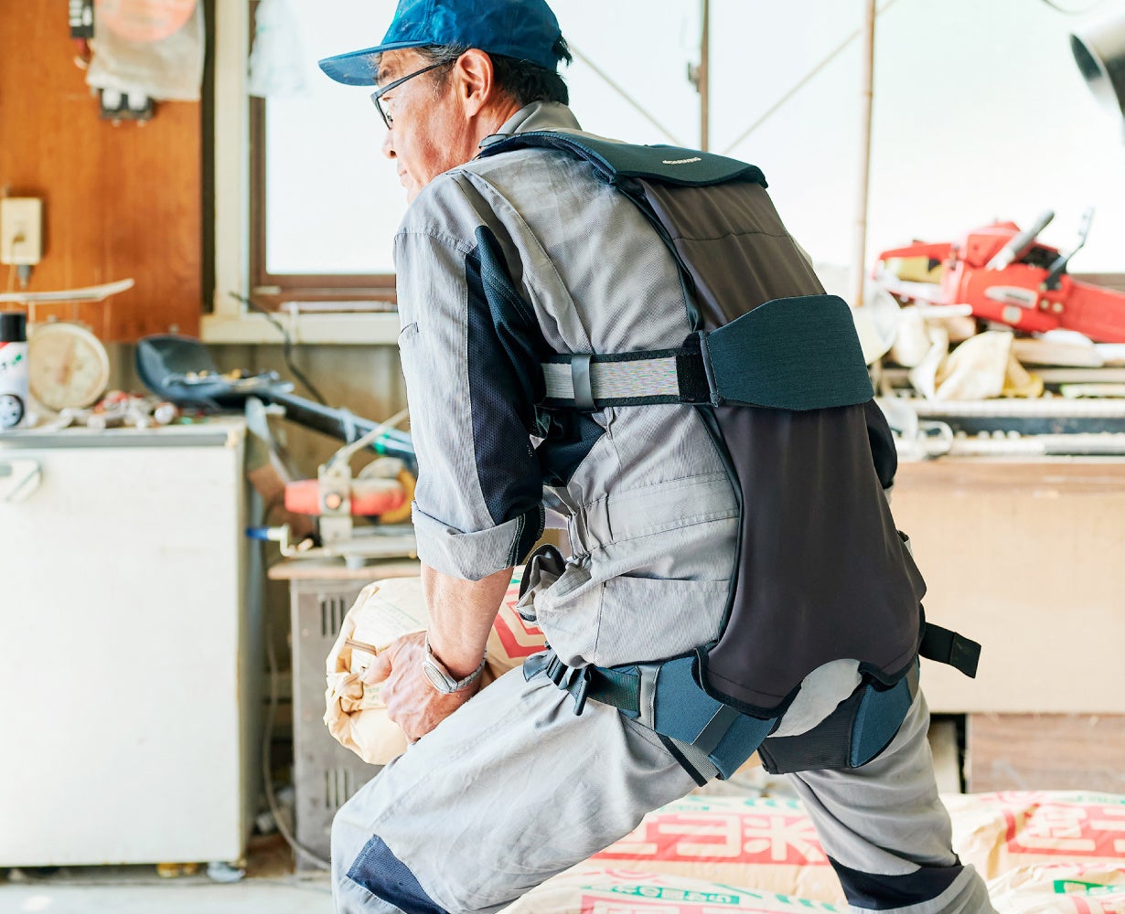 DARWING 〈ハコベルデ〉LIGHT アシストスーツ 腰への負担を軽減する、わずか670gのまるで衣服のような