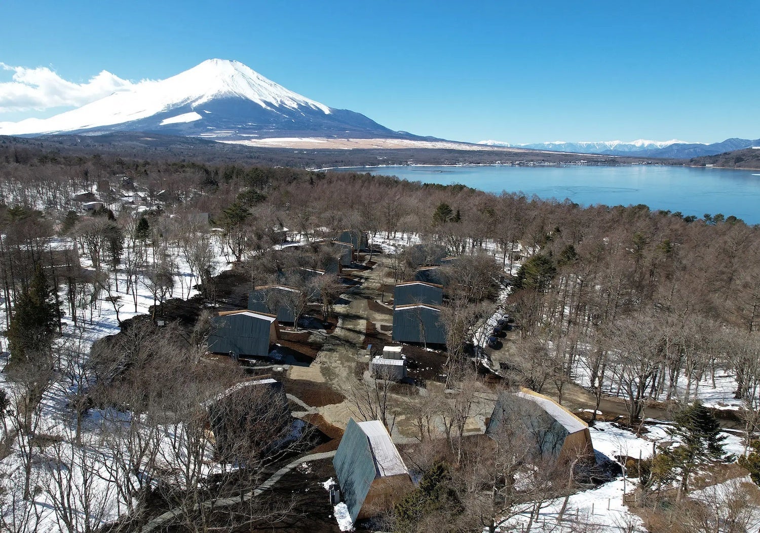 14棟から成る最大の拠点