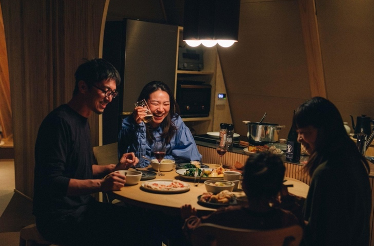 友人を招き食事を共に