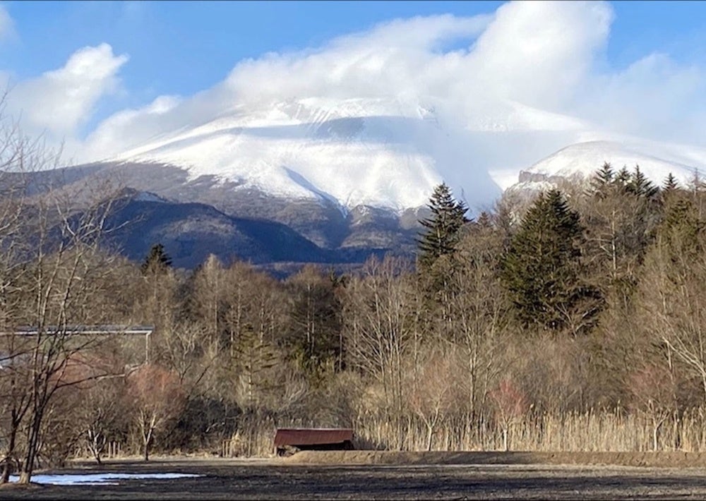 浅間山と八ヶ岳を望む軽井沢の拠点、元々更地だった場所に開発。