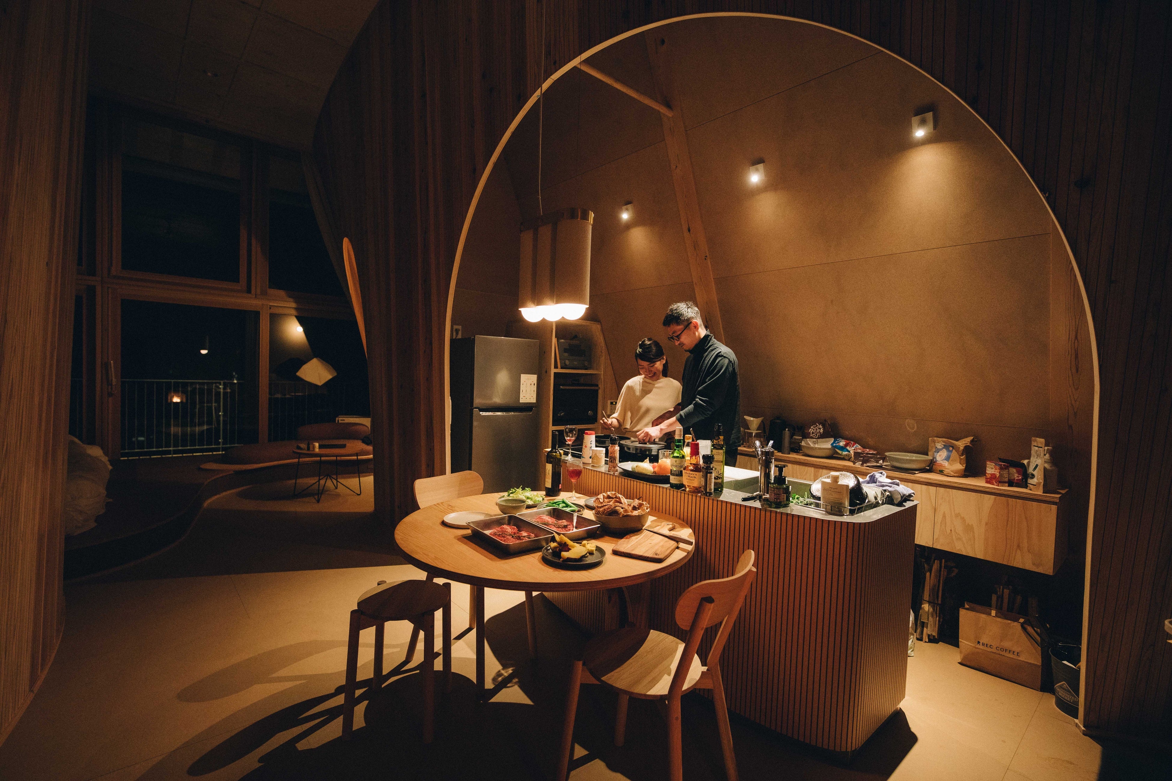 SANU Cabinのキッチンで、料理を作る時間を楽しむ