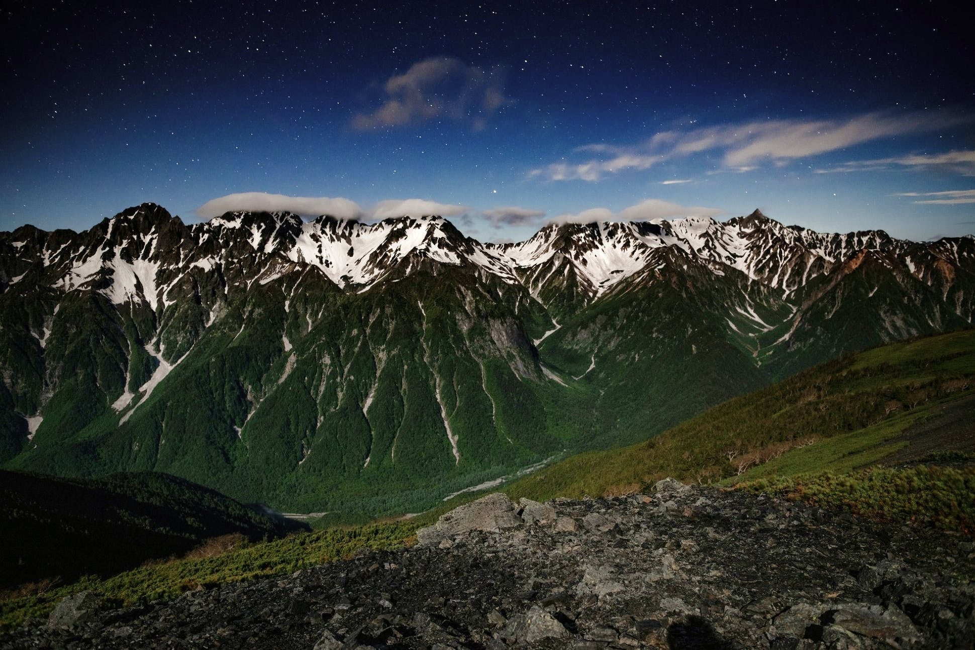 （雪をまとった穂高岳）