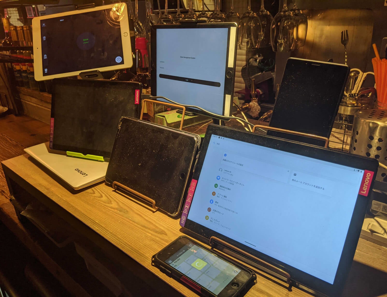 キッチン周りのこんなゴチャゴチャをスッキリ！一つのタブレットですべて完結します。