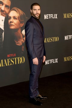 ブラッドリー・クーパーとタハール・ラヒムがルイ・ヴィトンを着用して映画「マエストロ: その音楽と愛と」のロサンゼルス・プレミアに登場 ブラッドリー・クーパーとタハール・ラヒムがルイ・ヴィトンを着用して映画「マエストロ: その音楽と愛と」のロサンゼルス・プレミアに登場