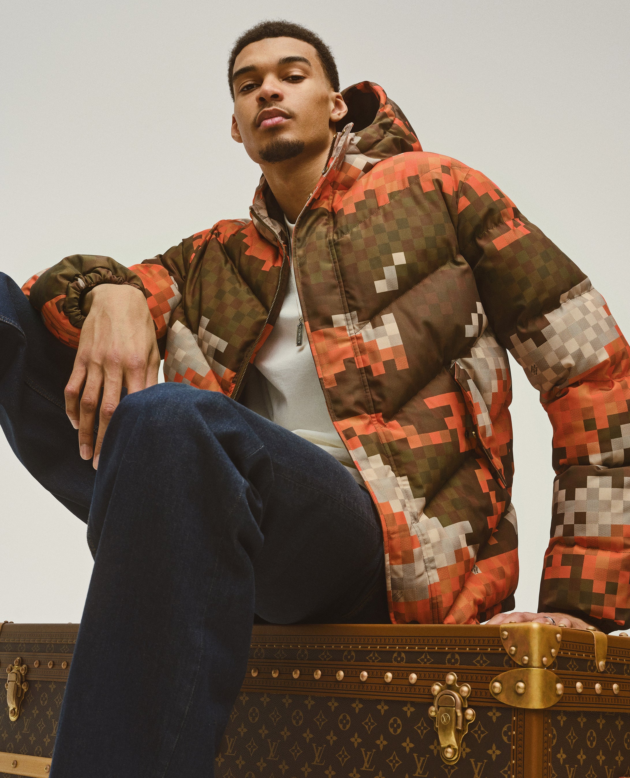 訳あり商品 LOUIS VUITTON バスケットボールVネックシャツ（LV×NBA 2018AW トップス