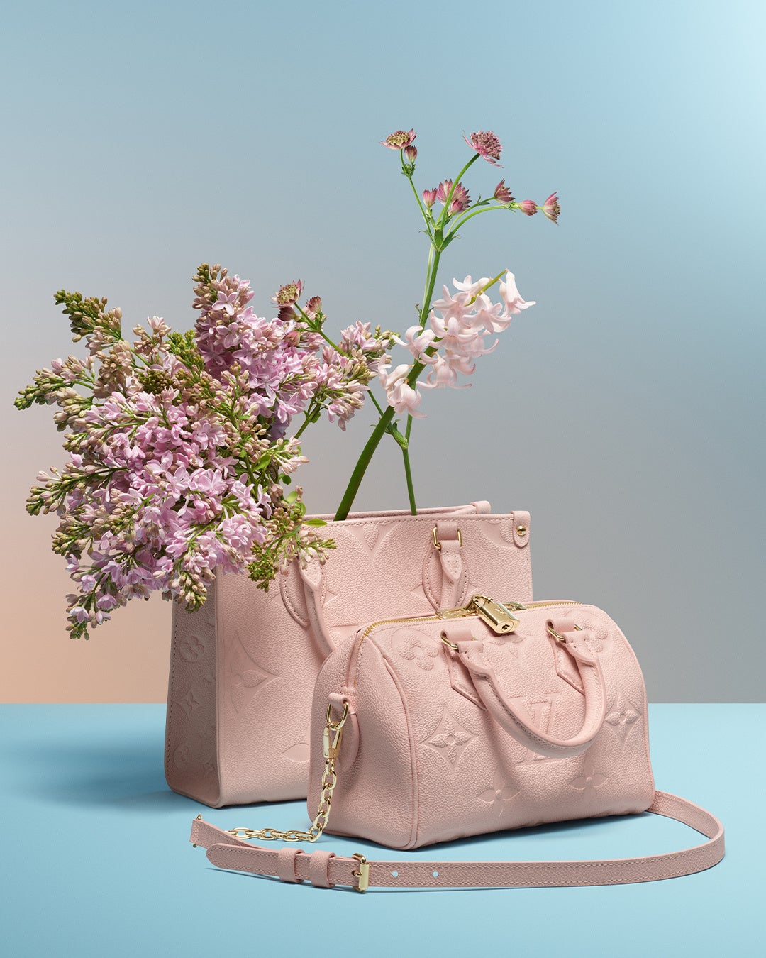 LOUISVUITTONピンク レザー ストラップ 花チャーム付き ルイ·ヴィトン