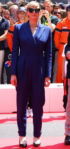 シャルレーヌ公妃、F1モナコグランプリでルイ·ヴィトンの特注ウェアを披露 シャルレーヌ公妃、F1モナコグランプリでルイ·ヴィトンの特注ウェアを披露