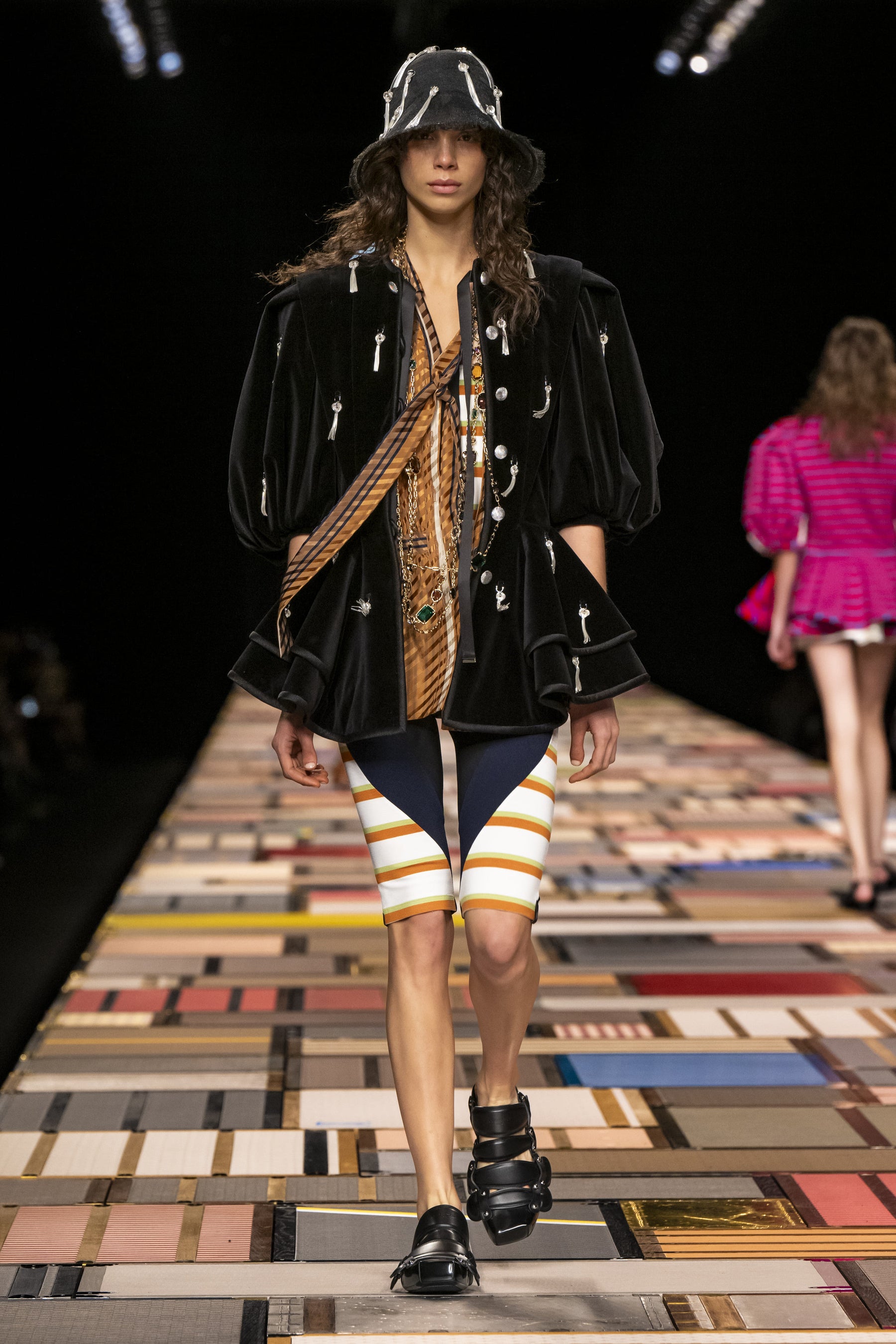 2025ショーアイテム！！【LOUIS VUITTON】レガシーパンプス レガシー パンプス ｜ルイ・ヴィトン 公式サイト - 1AHLFA