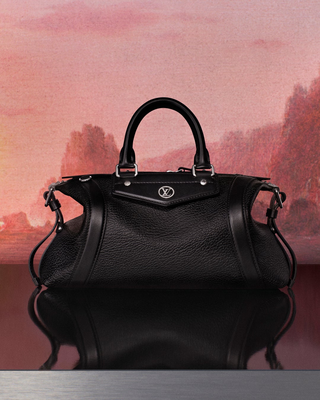 多彩な持ち方で楽しめる☆【LOUIS VUITTON】LV バイカー PM LOUIS VUITTON から新作シグネチャー・バッグ「LV バイカー」が