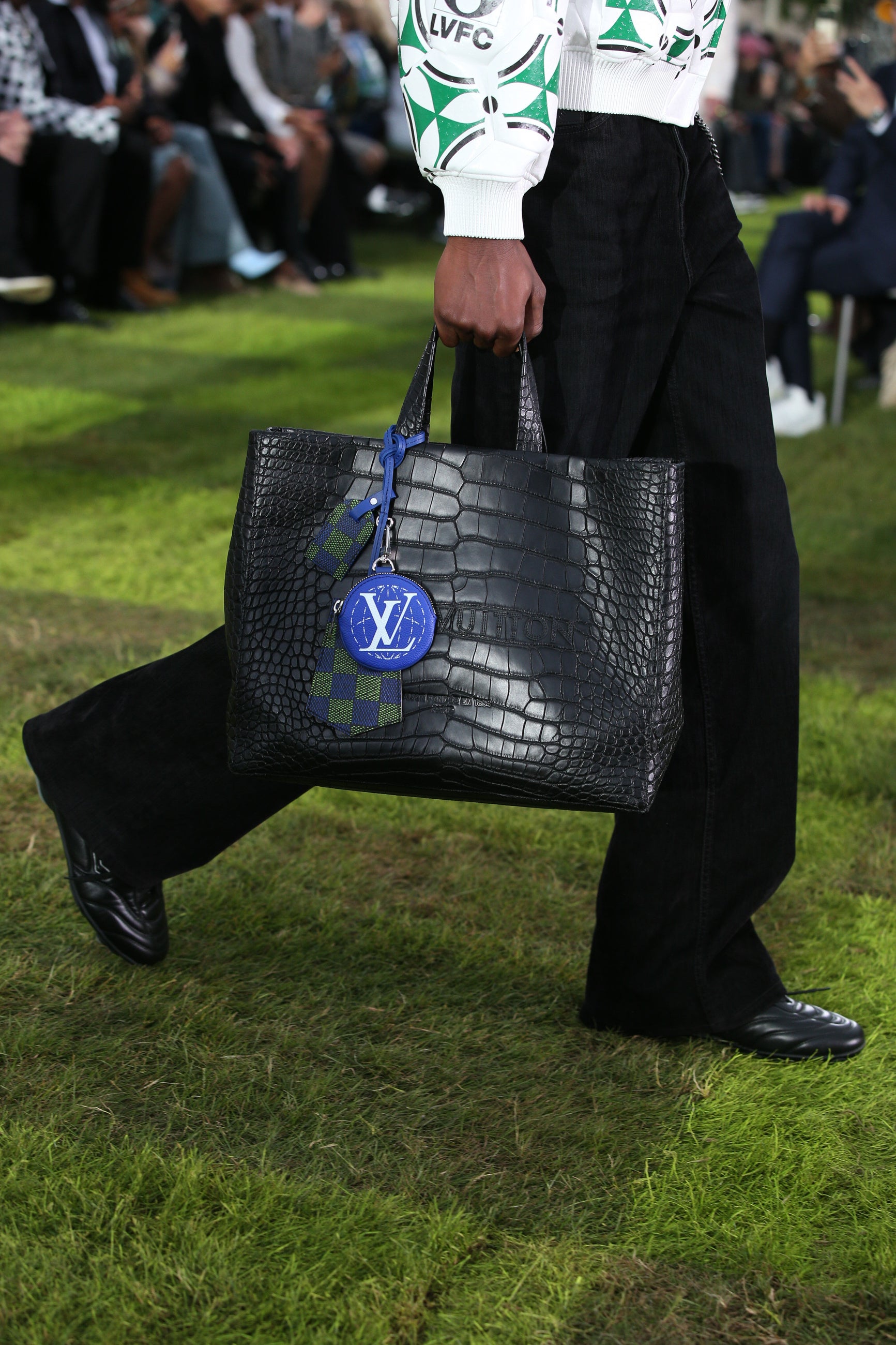 ＊選べるカラー＊【Louis Vuitton】LV フットプリント サッカー ルイ·ヴィトン】サッカーから着想を得たスニーカー、「LV フット