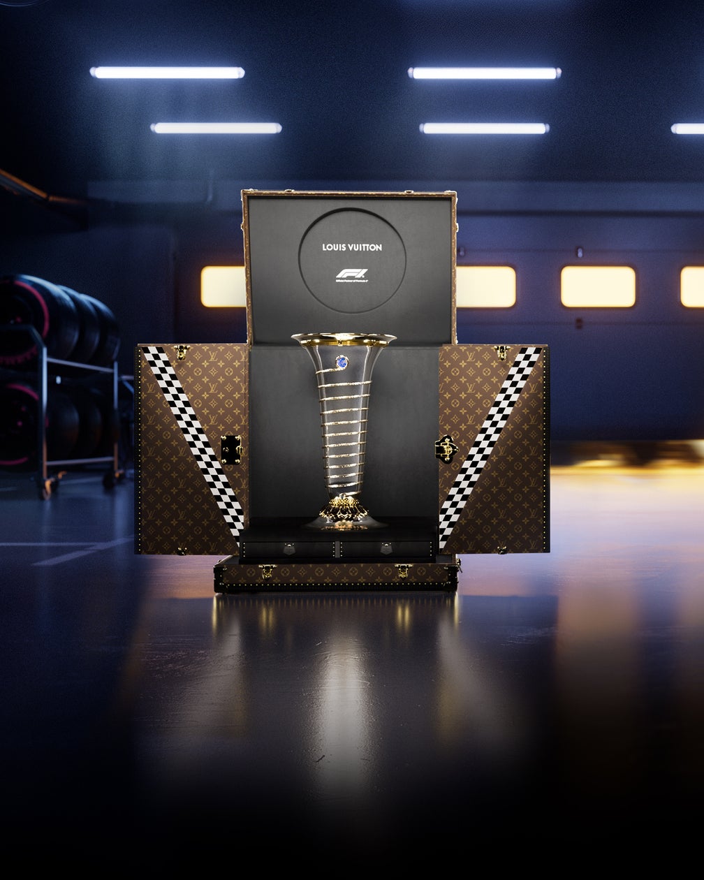 【ルイ・ヴィトン】「Victory Travels in Vuitton(勝利の喜びをのせて旅するルイ・ヴィトン)」:フォーミュラ1(R)とのオフィシャル・パートナーシップが2年目に