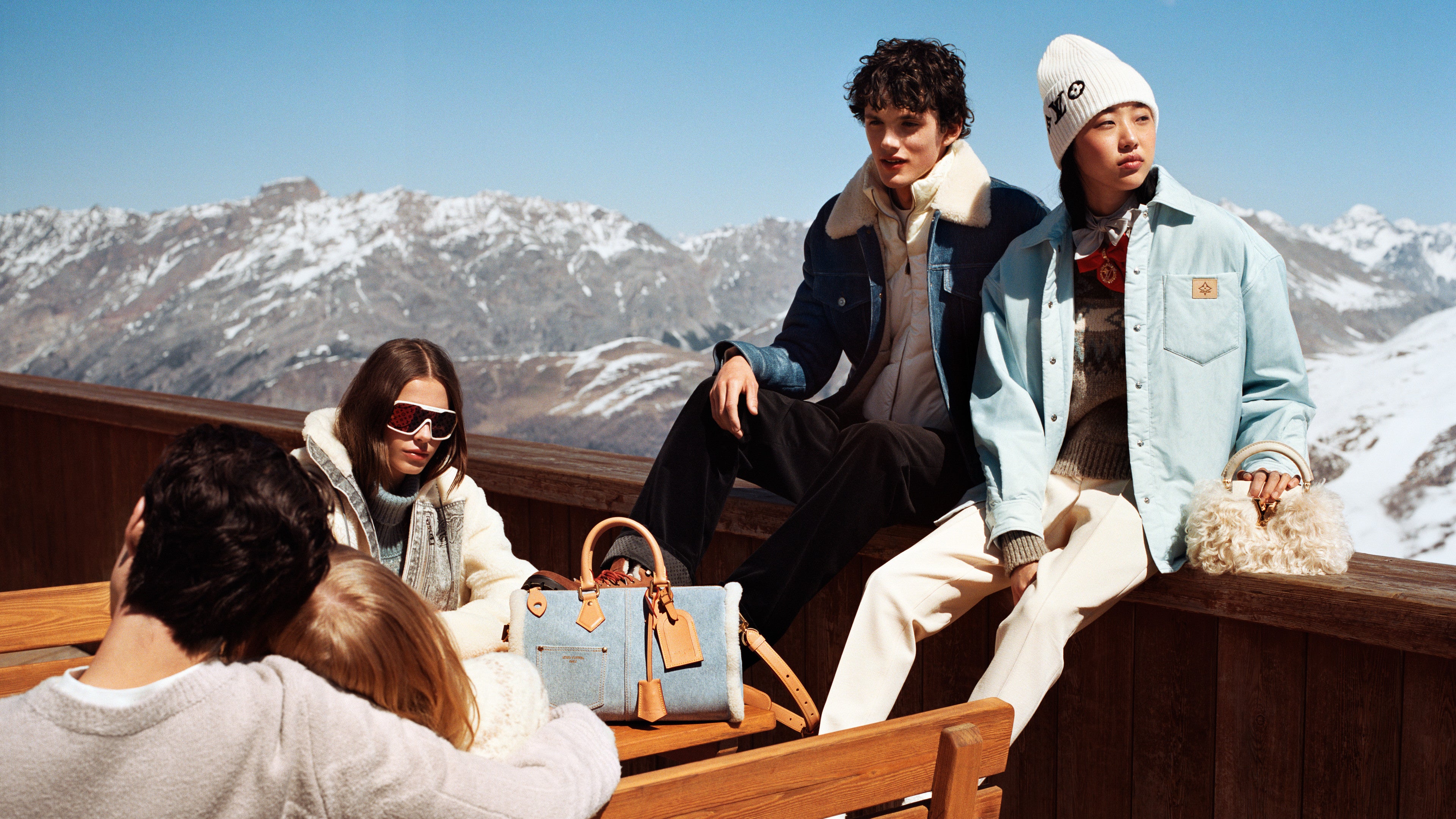 【ルイ·ヴィトン】アルプスの高地と都市のエレガンスが交差する、新たなウィンタースタイル「LV SKI」2026 コレクションが登場