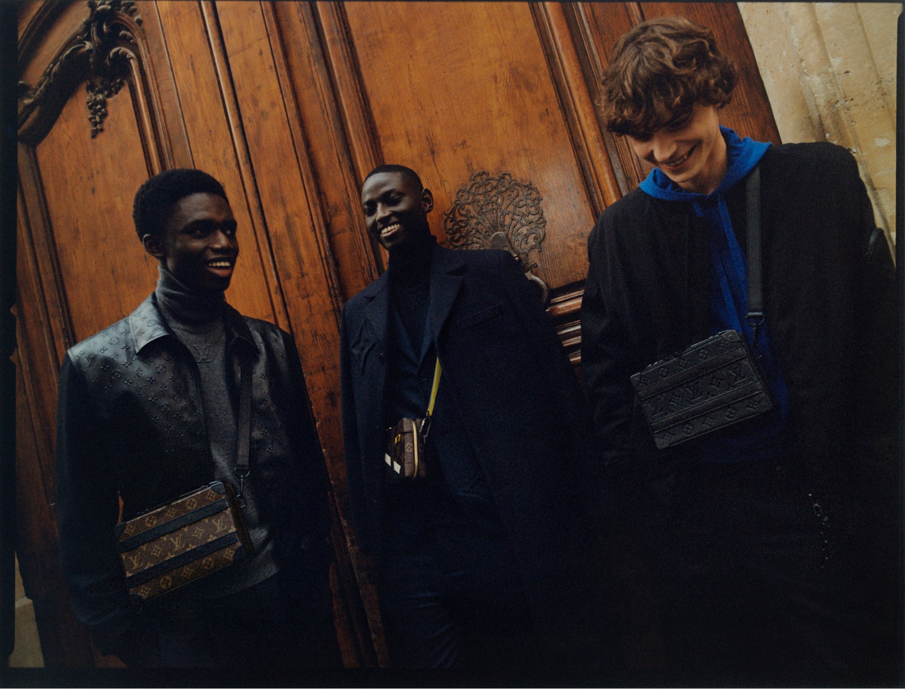 左:ハンドル・ソフトトランク ¥400,400、中:ソフトトランク・ウォレット ¥294,800、右: ハンドル・ソフトトランク ¥448,800