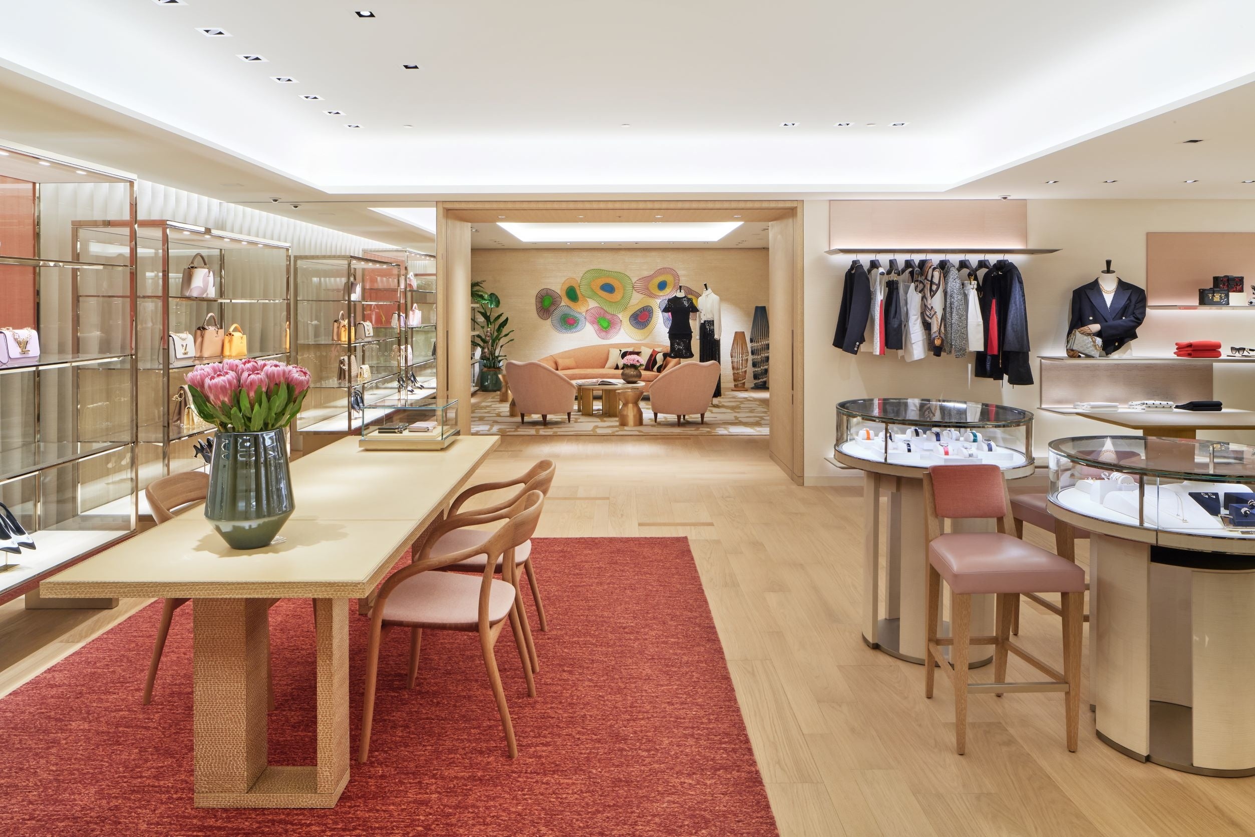 神戸店2階 ⒸLOUIS VUITTON, DAICI ANO