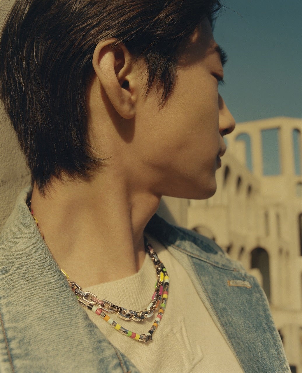 ネックレス上:コリエ・パラダイス チェーン 316,800円/ネックレス下:コリエ・LV パラダイス 105,600円