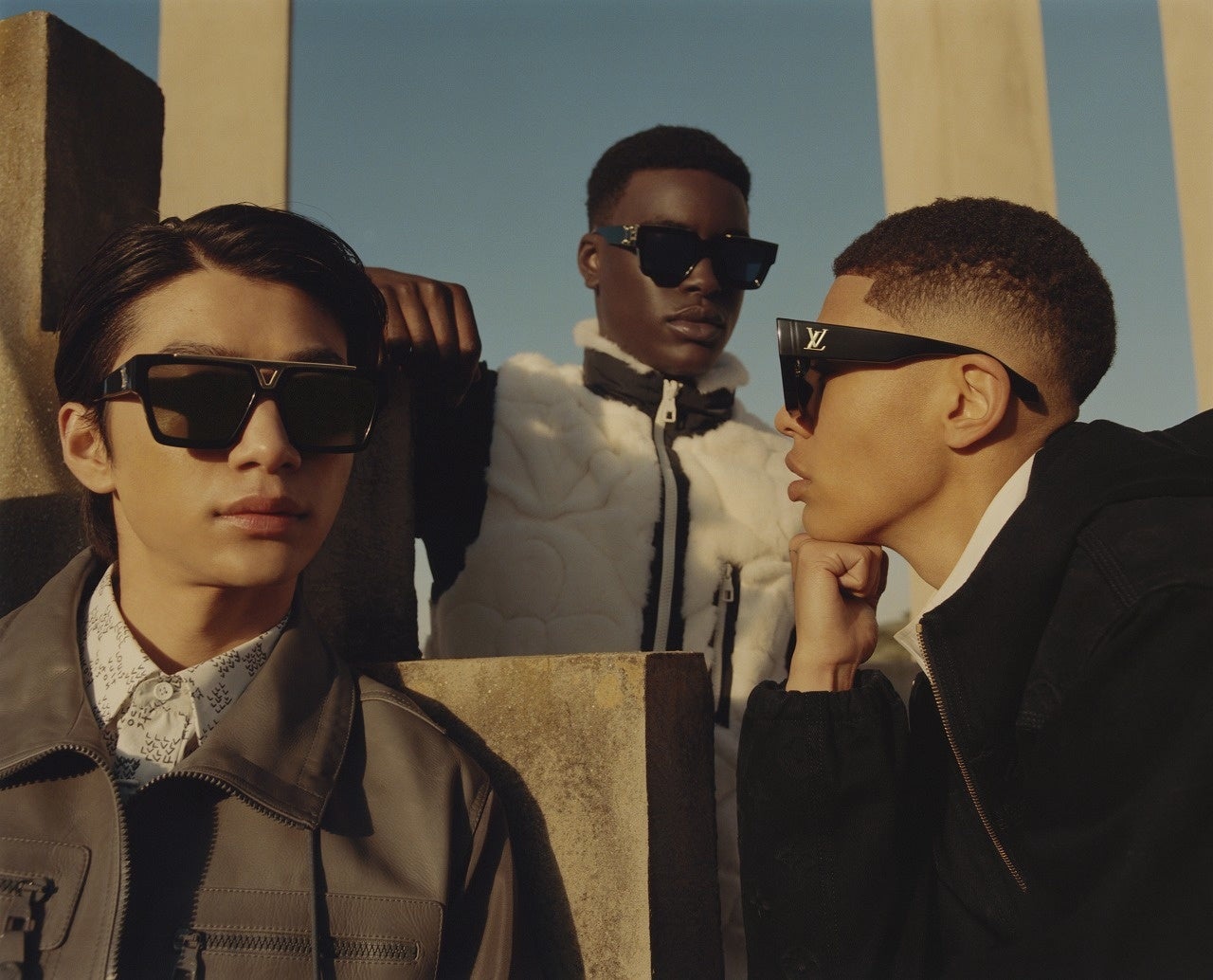 サングラス右:サングラス 1.1 エビデンス 83,600円/サングラス中:サングラス 1.1 ミリオネア 106,700円/サングラス左:サングラス サイクロン 97,900円