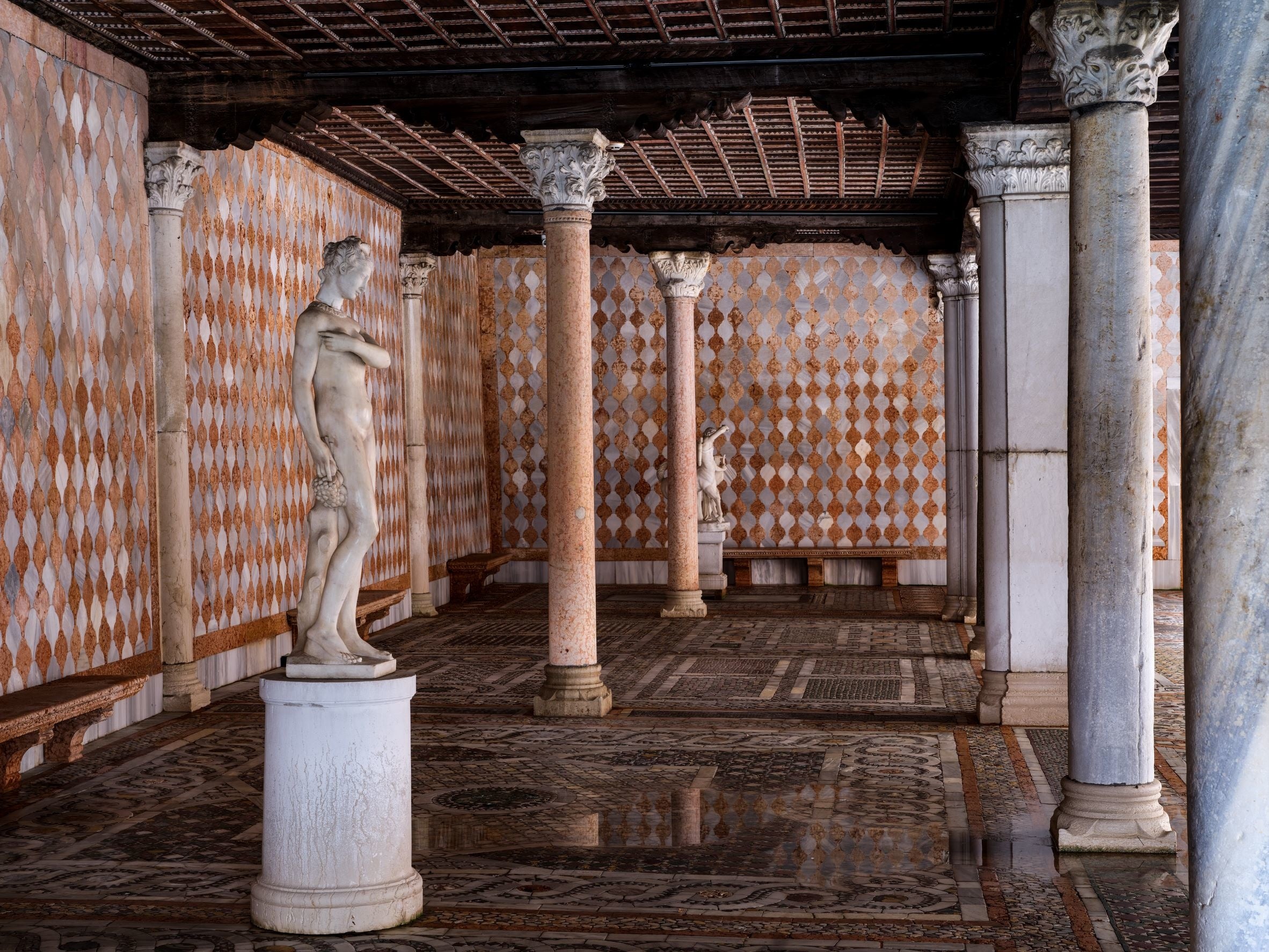 カ・ドーロ館内