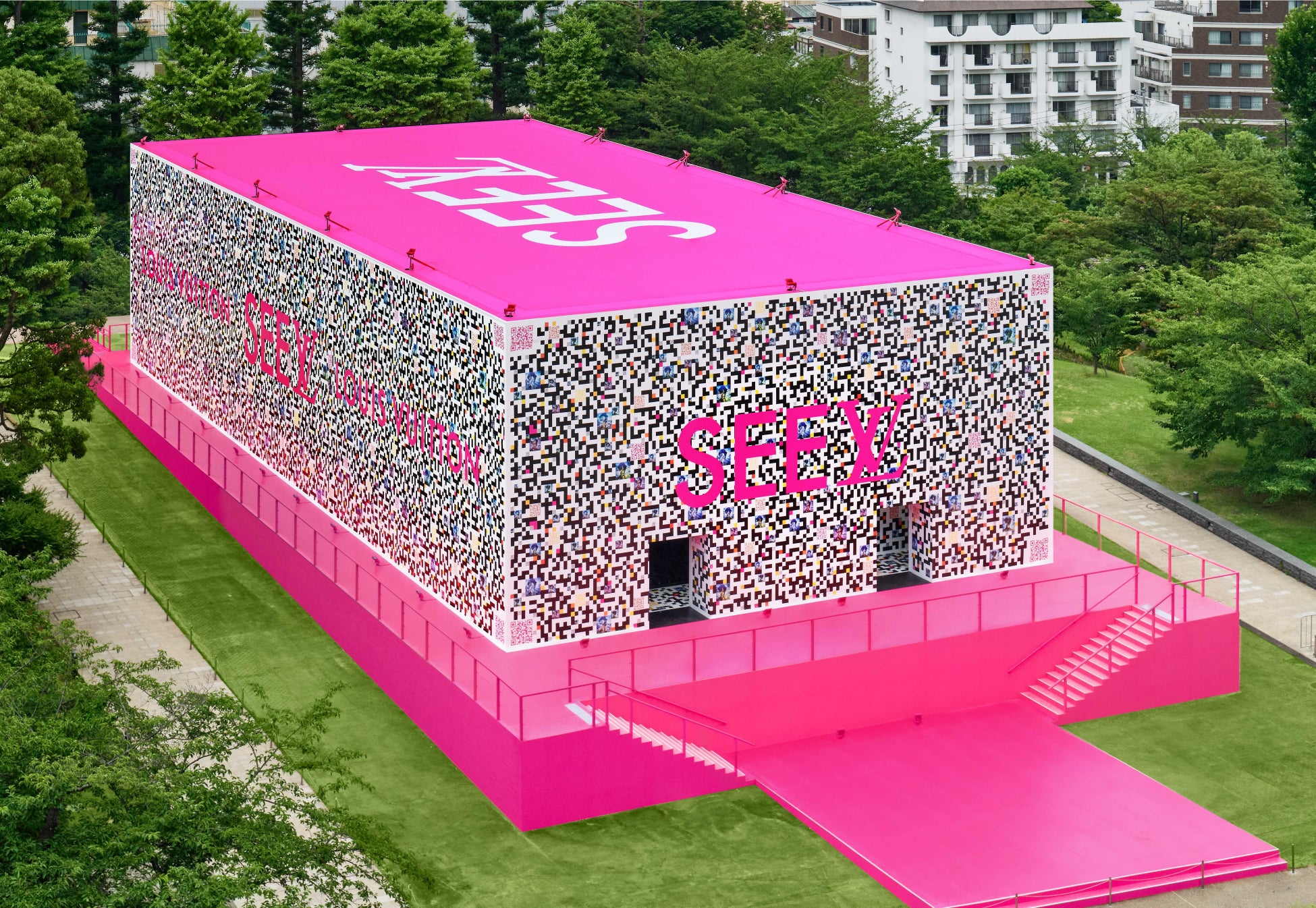 ⒸLOUIS VUITTON , DAICI ANO